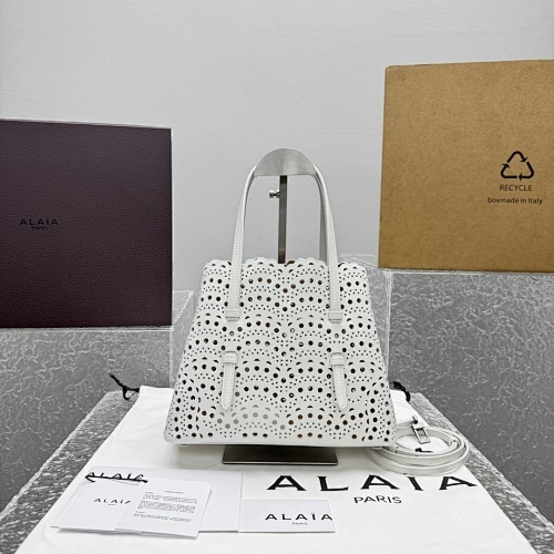 Alaia 064