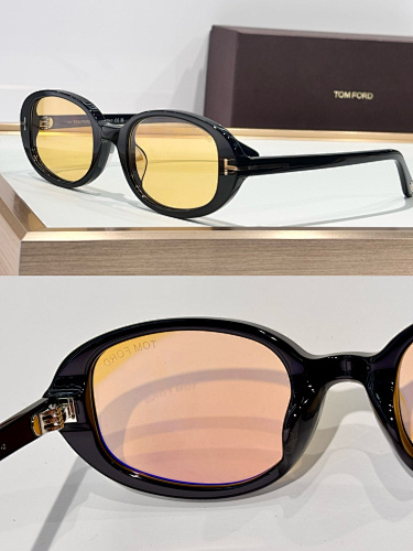TOM FORD  0081