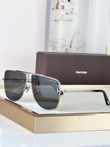 TOM FORD  0047