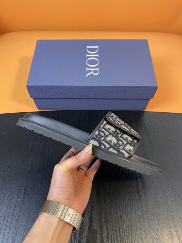 DIOR 0001