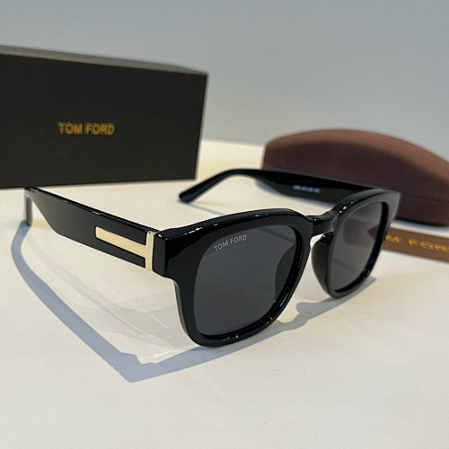 TOM FORD  0105