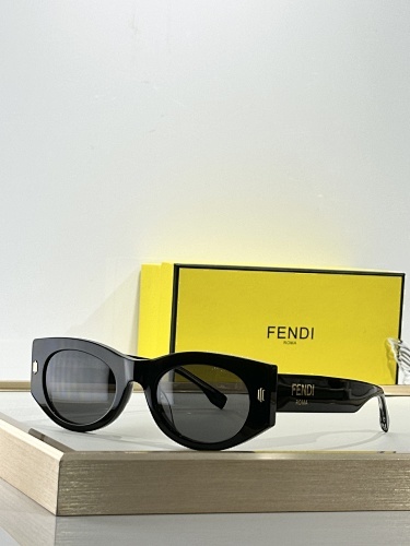 FENDI  0060