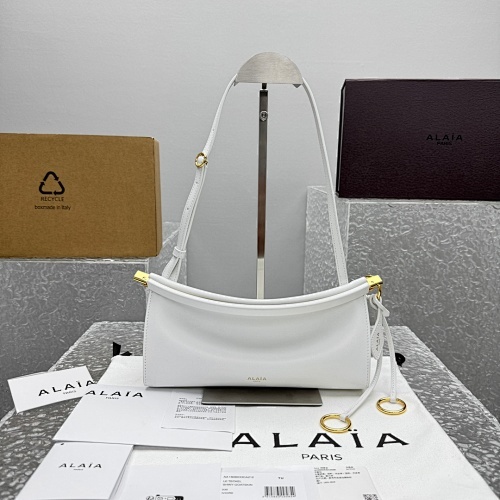 Alaia 045