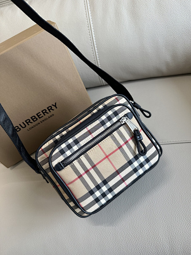 BURBERRY  0241