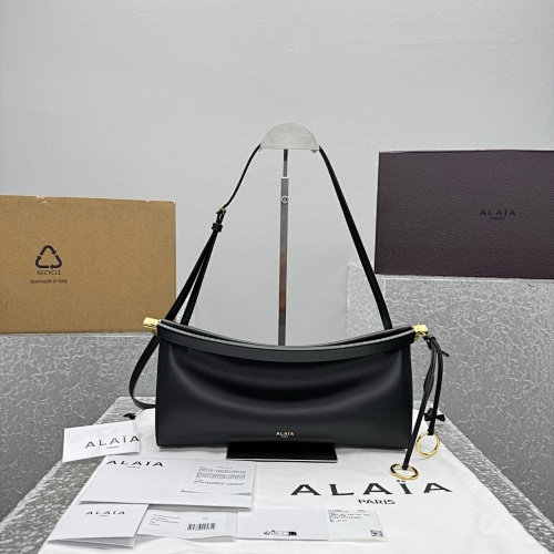 Alaia 055