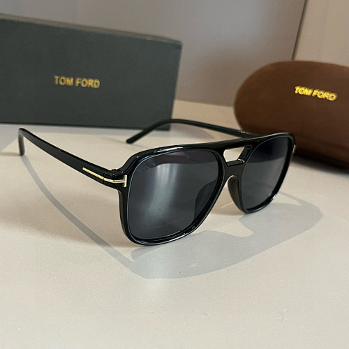 TOM FORD  0104