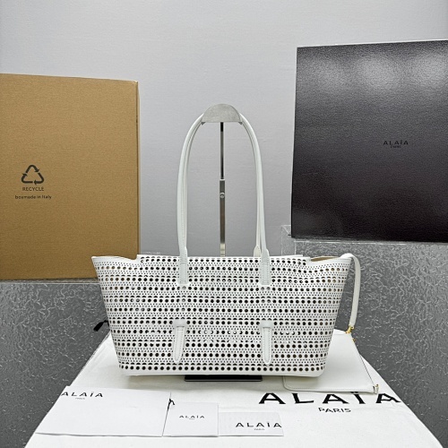 Alaia 020