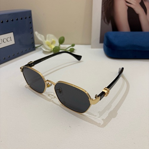 GUCCI   0106